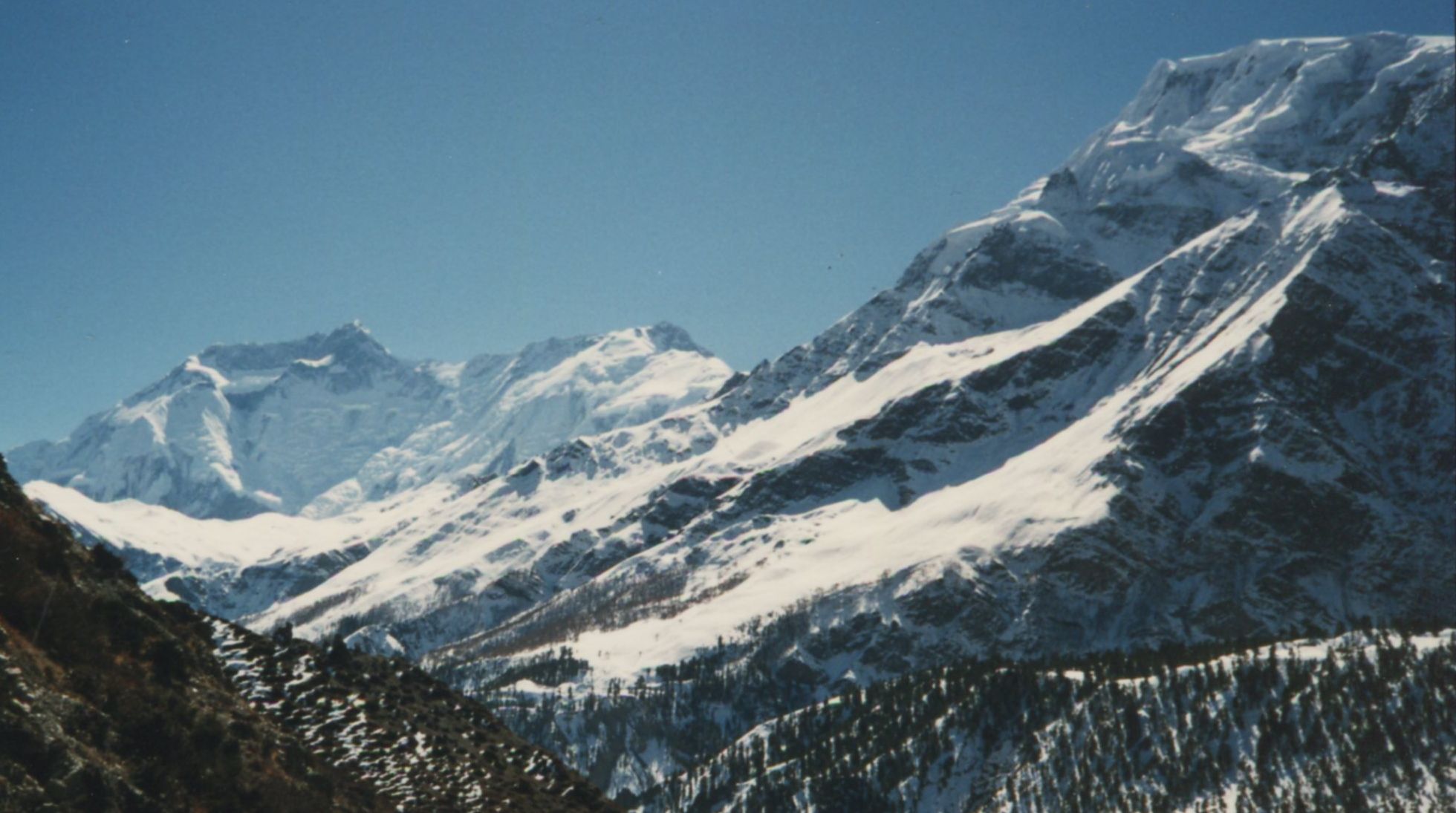 Annapurna Himal on ascent from Manang to Tharong La