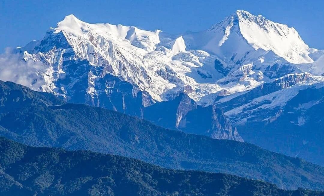 Annapurnas IV & II