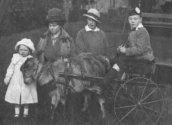 Charlotte ( Lottie ) Cameron, Bessie Stevens, Jane Cameron, Jackie Harvey