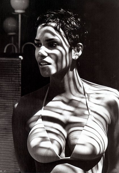 Halle Berry - James Bond Girl 