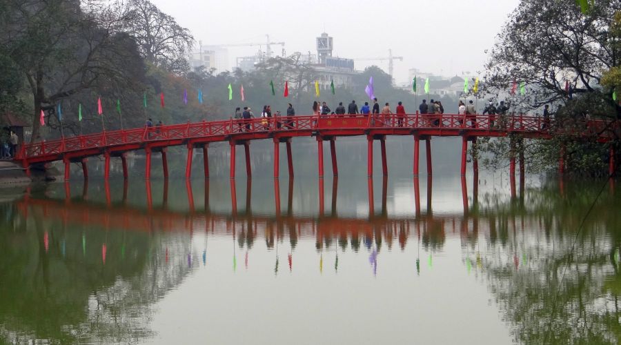 Thea Huc Bridge to Jade Mountain Temple ( Ngoc Son ) in Sword Lake ( Ho Hoan Kiem )