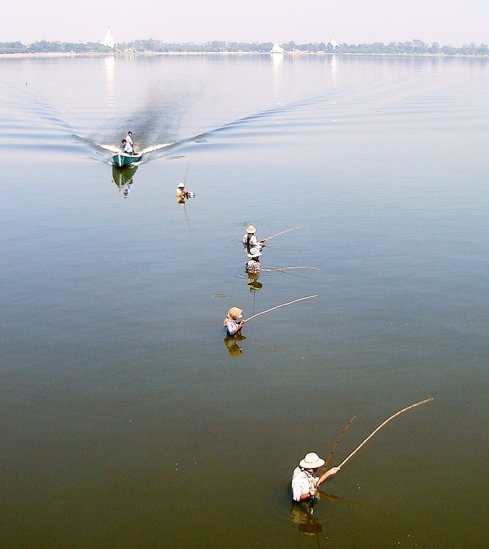 Fishermen in Taung-thaman Lake at Amarapura near Mandalay in northern Myanmar / Burma