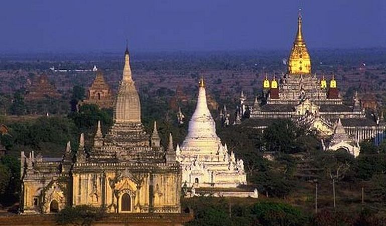 Ananda Pahto in Old Bagan in central Myanmar / Burma