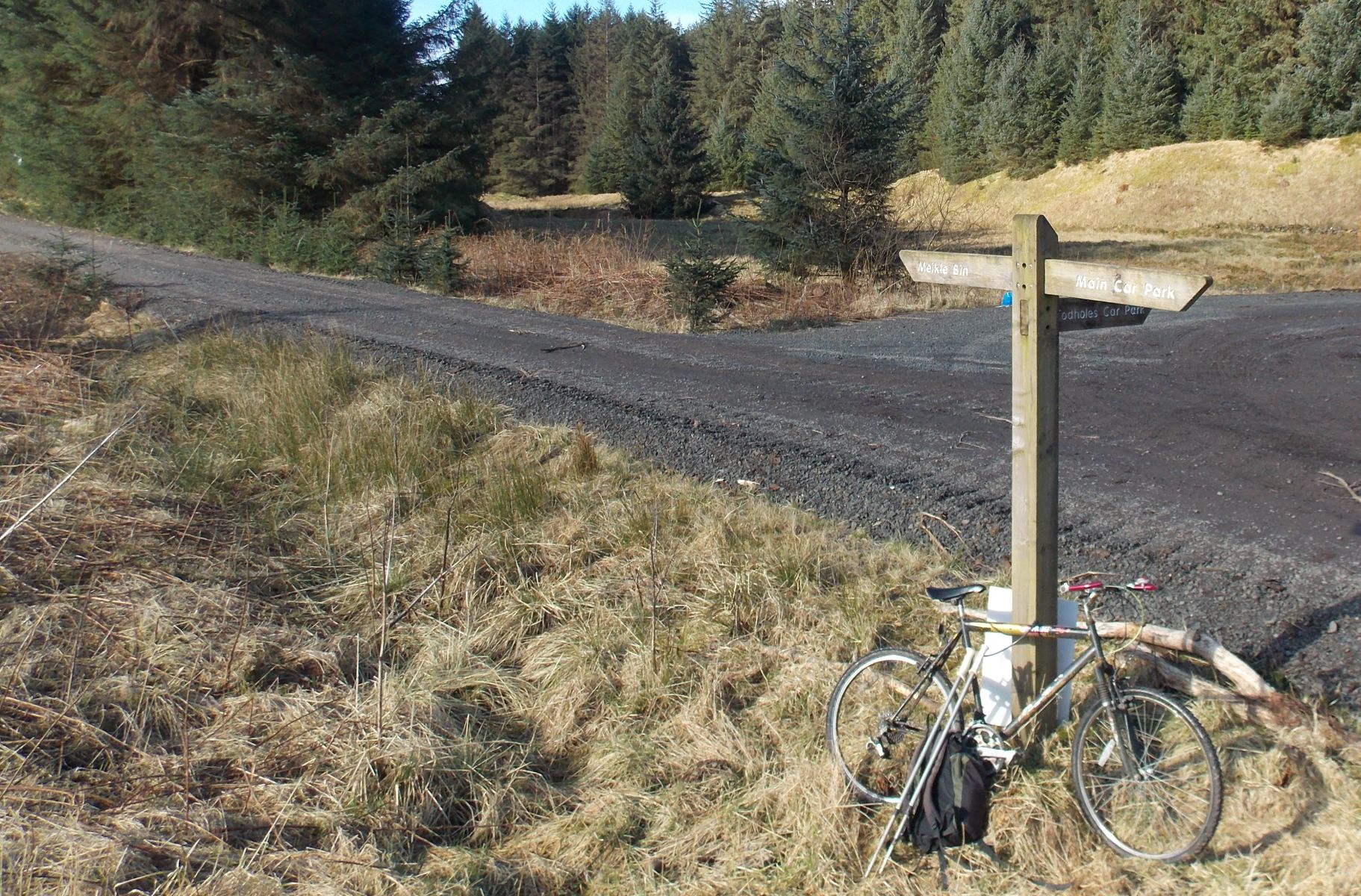 Signpost to Meikle Bin in the Campsie Fells